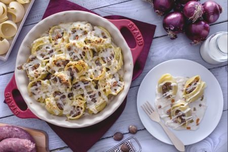 Lumaconi com linguiça e scamorza