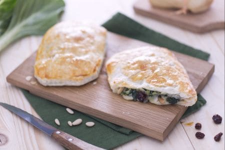 Folhadinhas recheadas com acelga, pinhões e passas