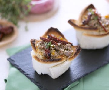 Cestinhas de pão de forma recheadas