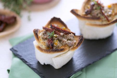Cestinhas de pão de forma recheadas