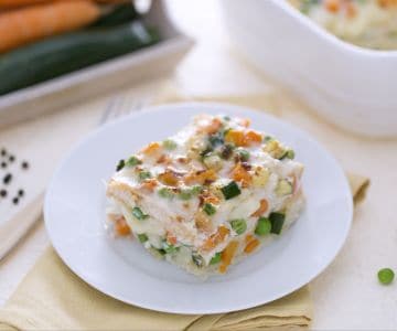 Lasanha de pão de forma com queijo e ragu de legumes