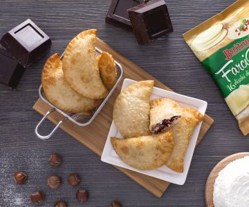 Panzerotti com ricota, chocolate e granulado de avelã
