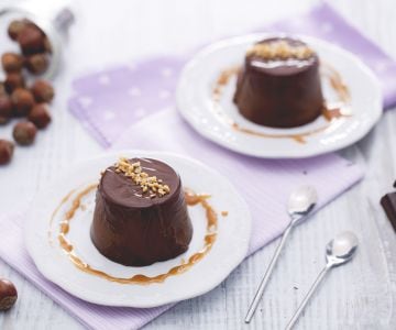 Panna cotta de chocolate e avelãs com caramelo salgado