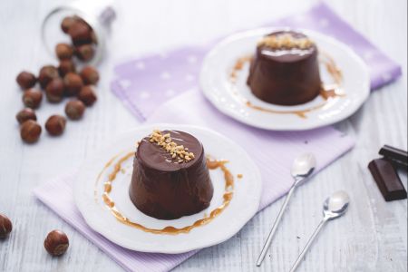 Panna cotta de chocolate e avelãs com caramelo salgado