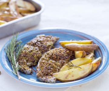 Espadarte em crosta de pistache com gomos de batata