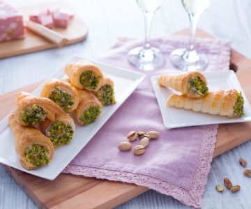 Conetti salati con mousse di mortadella