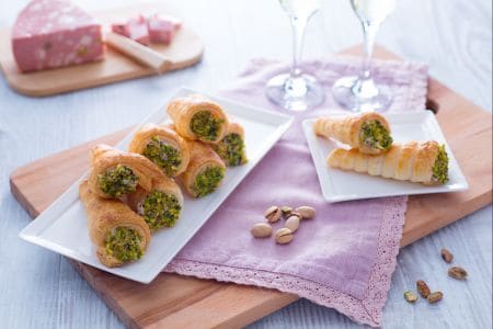 Conetti salati con mousse di mortadella