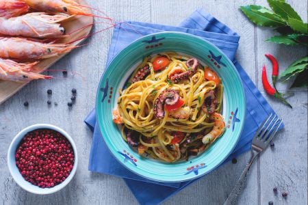 Bavette com polvo e camarões