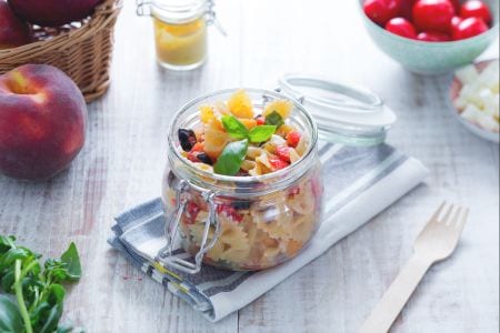 Salada de macarrão com pêssegos