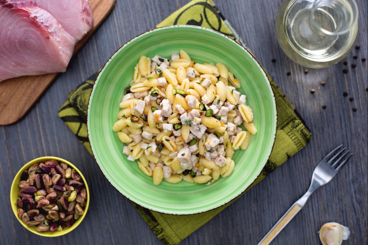 Gnocchetti sardi com peixe-espada e pistaches