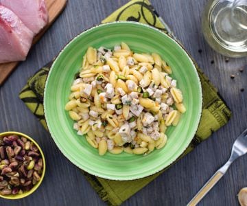 Gnocchetti sardi com peixe-espada e pistaches