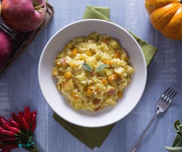 Risoto com maçãs, abóbora picante e sálvia