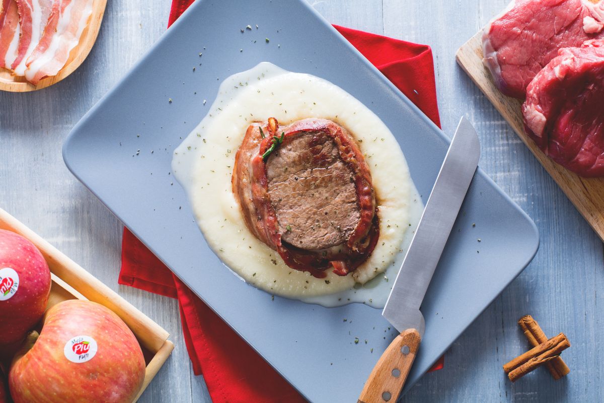 Medalhões de carne com molho de maçã