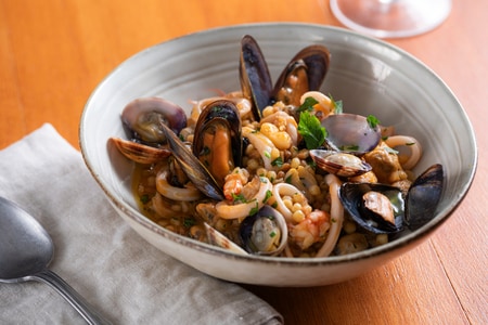 Fregola com frutos do mar