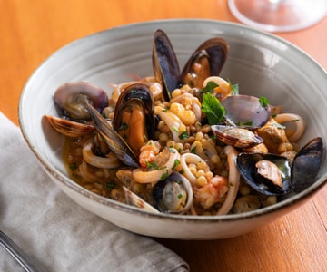 Fregola com frutos do mar