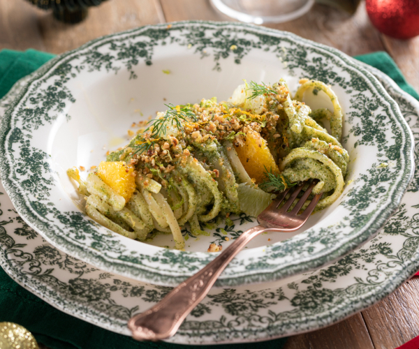Linguine com pesto de endro e cítricos