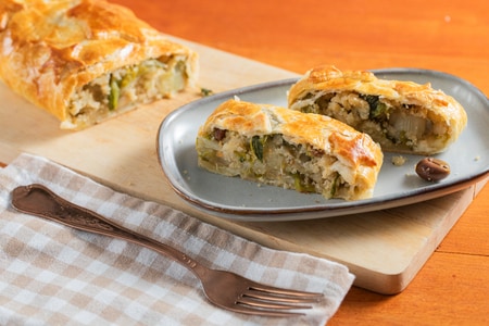Strudel de batata e escarola com passas e pinoli