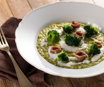 Risotto de brócolis e anchovas