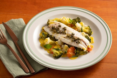 Linguado no papillote com legumes no vapor