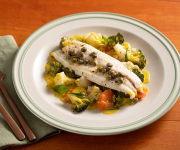 Linguado no papillote com legumes no vapor