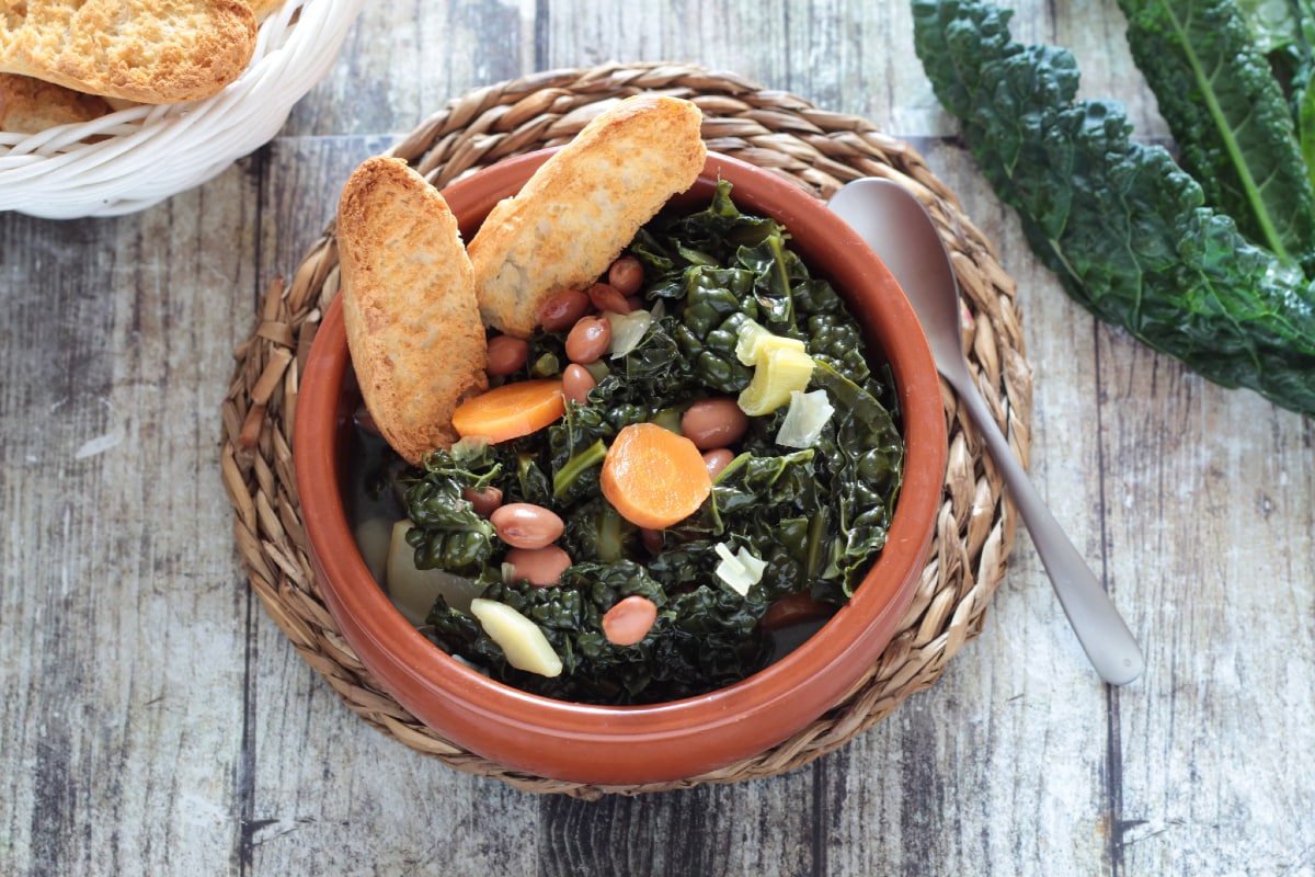 Sopa de couve negra