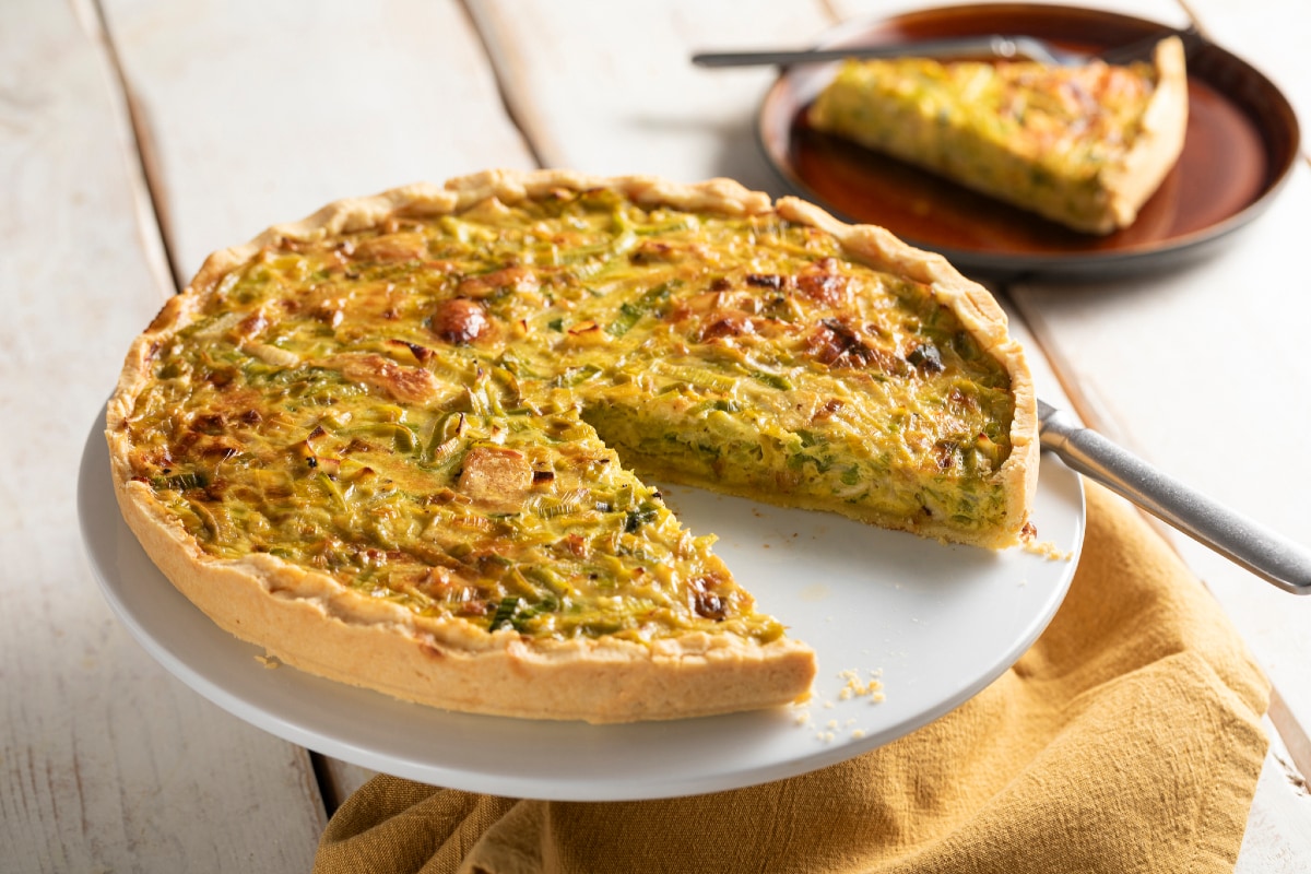 Torta salgada com alho-poró e brie
