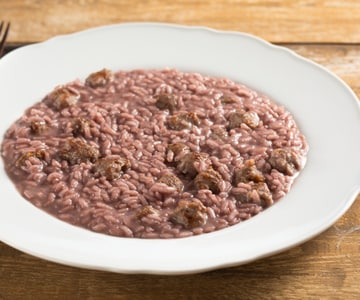 Risotto al vino rosso e salsiccia