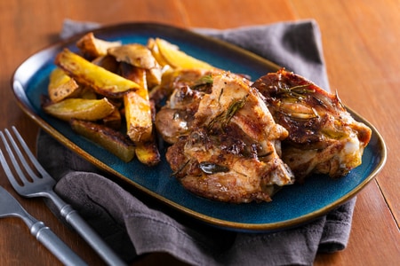 Coxas de frango na fritadeira a ar