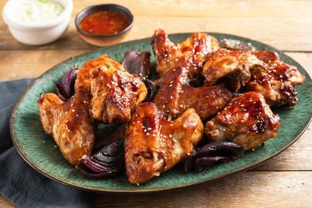 Asas de frango glaceadas com molho de soja