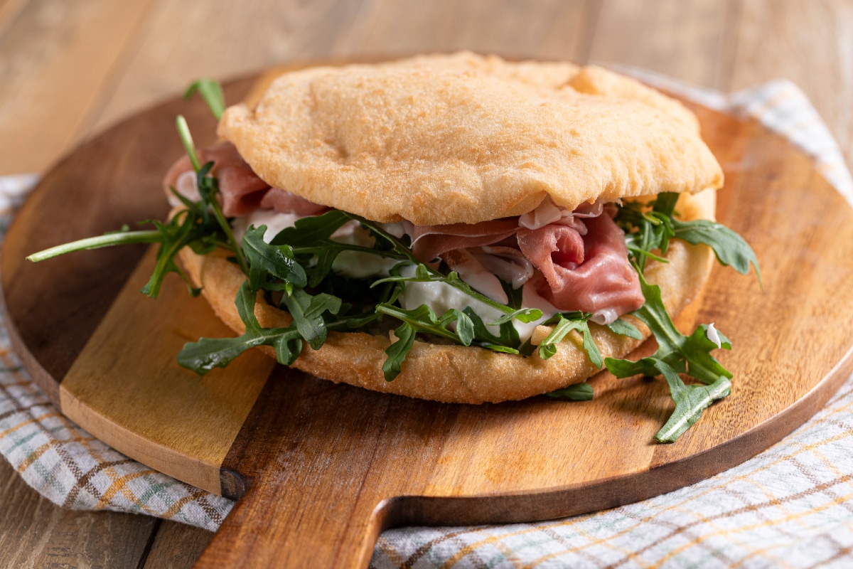 Sanduíche frito recheado