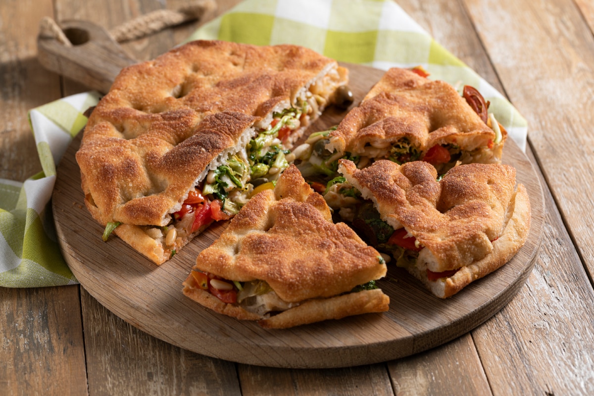 Pizza frita com escarola