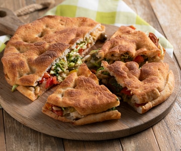 Pizza frita com escarola