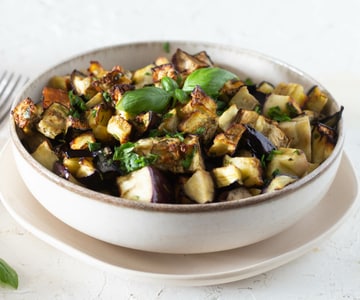 Berinjelas na fritadeira sem óleo