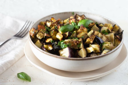 Berinjelas na fritadeira sem óleo