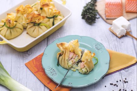 Fagottini de alho-poró, salmão e robiola