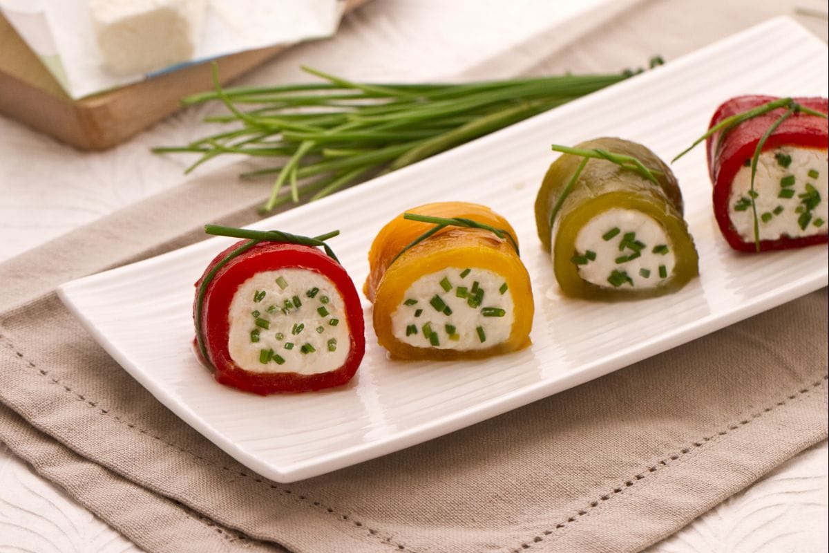 Rolinhos de pimentão com coração de queijo de cabra