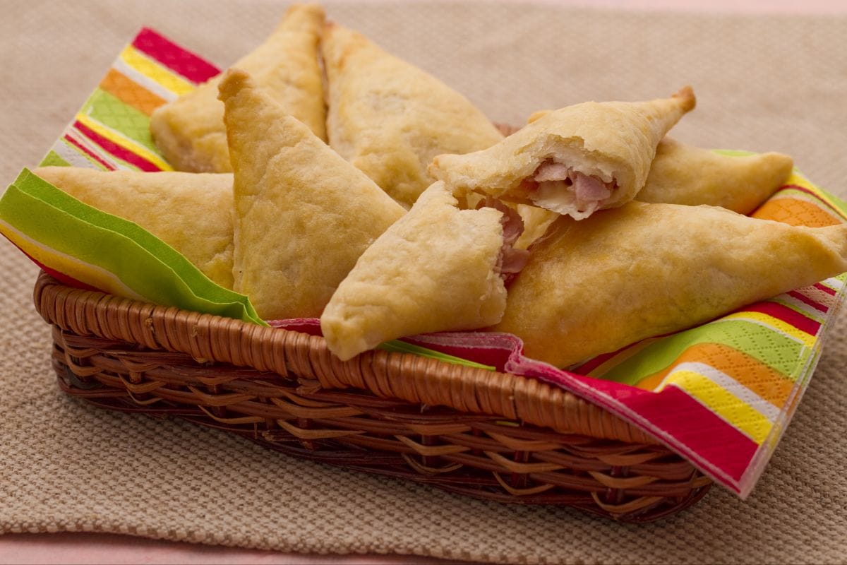 Triangolini di ricotta con taleggio e pere