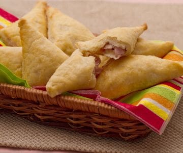 Triangolini di ricotta con taleggio e pere