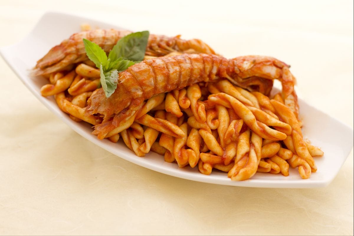 Strozzapreti ao molho de canocchie