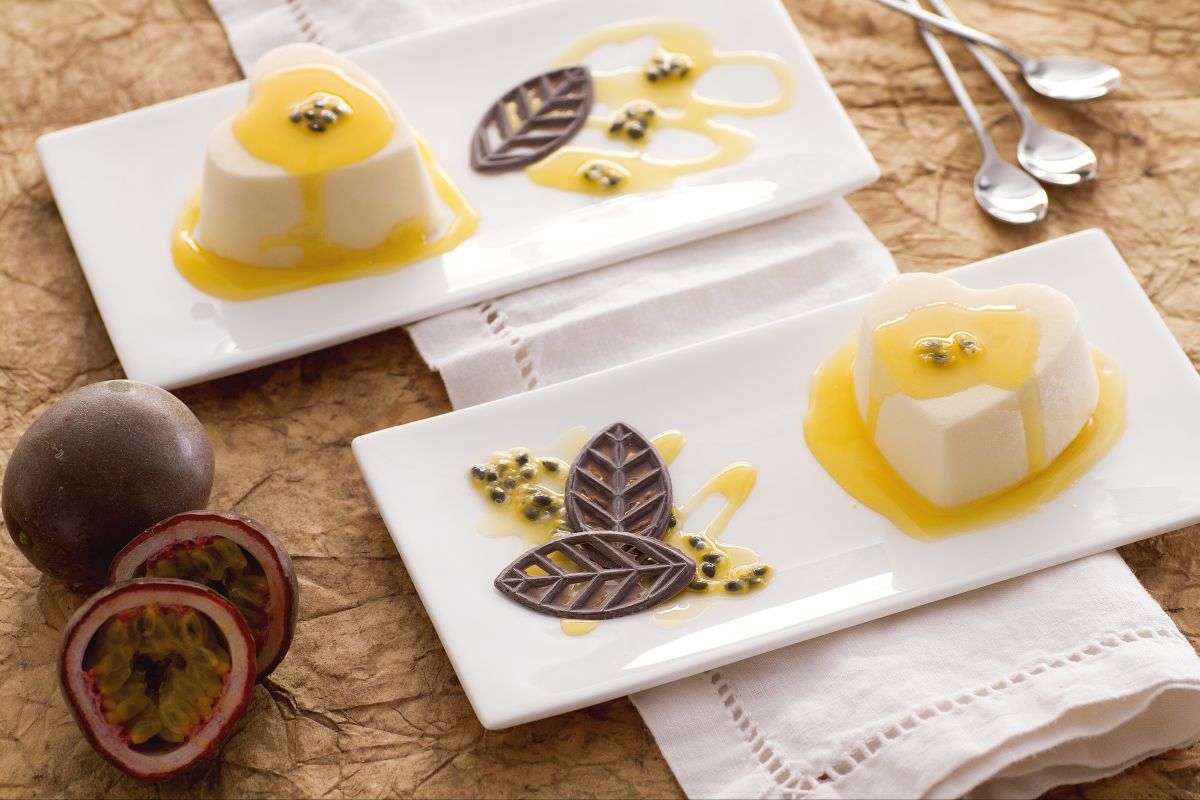 Corações semifreddos de maracujá