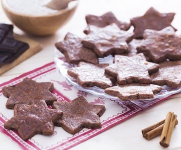 Estrelas crocantes com chocolate e canela