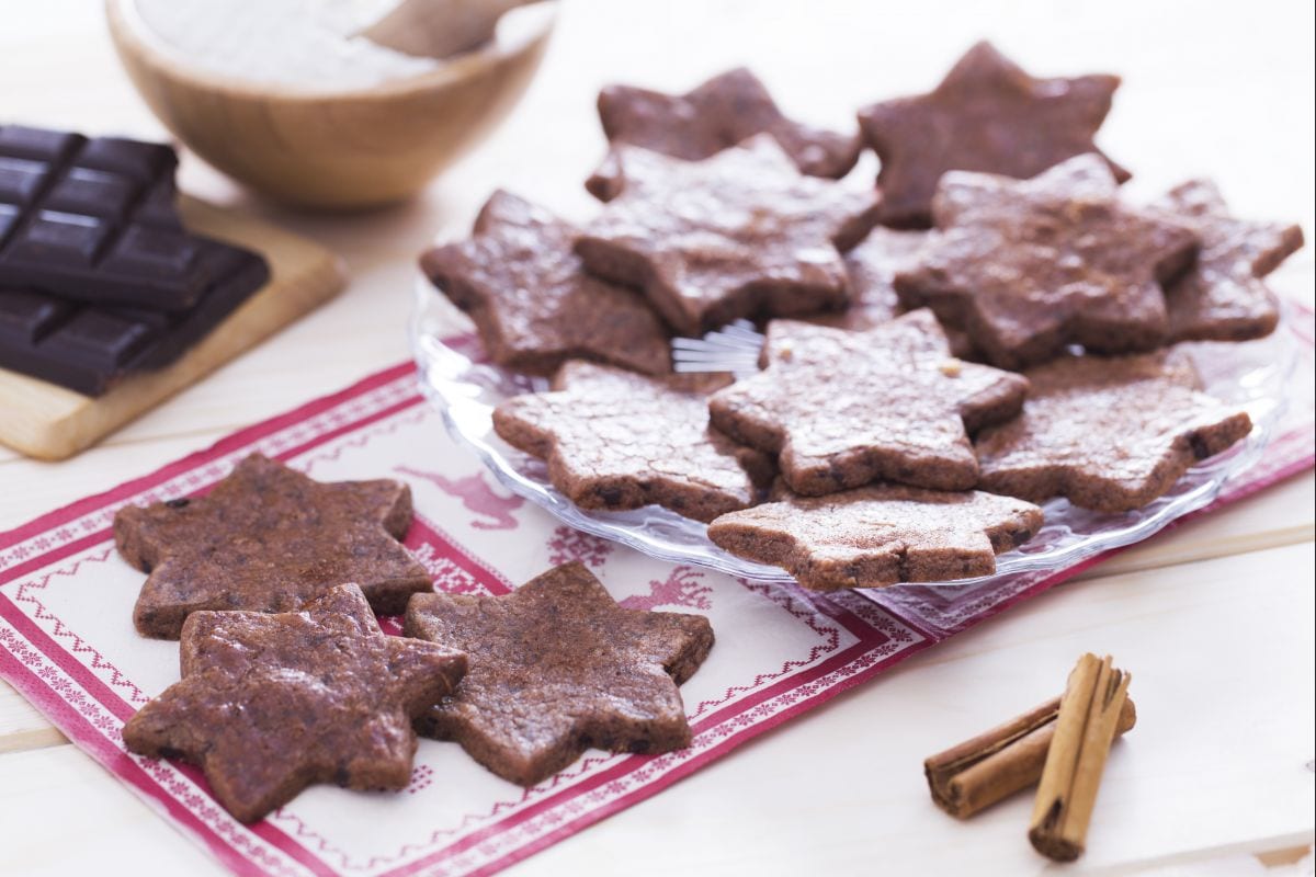 Estrelas crocantes com chocolate e canela