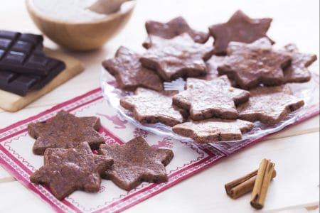 Estrelas crocantes com chocolate e canela
