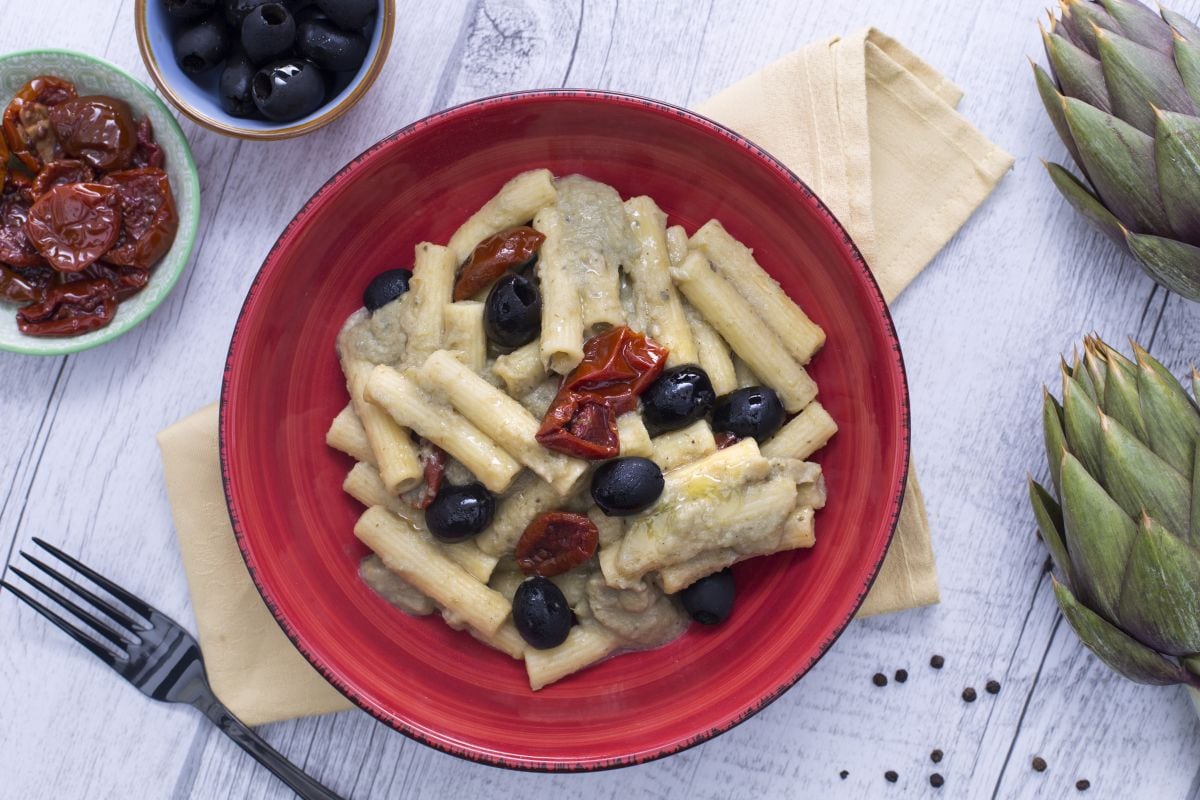 Sedanini rigati com creme de alcachofras