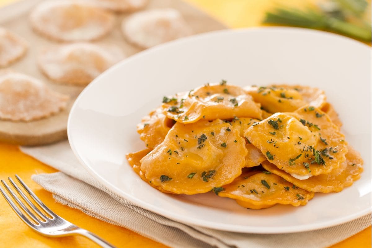 Ravioli rossi ao molho de tomate