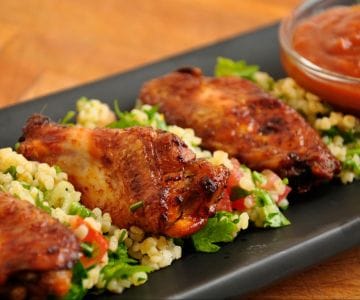 Asas de frango defumadas com tabule