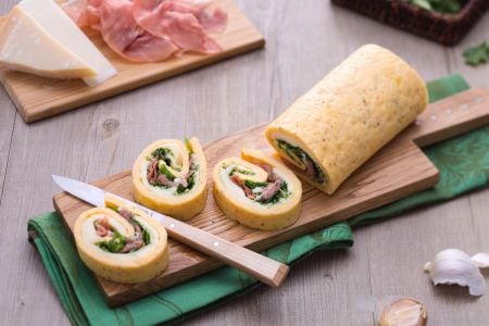 Rotolo di frittata farcito