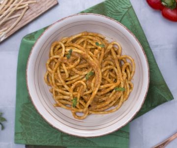 Bigoli em molho de pimentões vermelhos