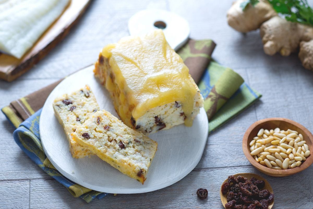Terrina de bacalhau com molho de maçã