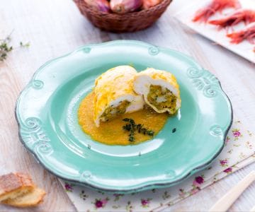 Bolsos de frango recheados com camarões fáceis